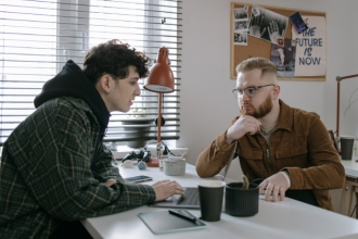 Alex Nabuco dos Santos explica a influência dos incentivos de mercado nos preços imobiliários.