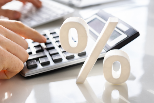 Fluxo de caixa e capital de giro são analisados por Victor Boris Santos Maciel para mostrar como crescer com controle financeiro e evitar que o negócio quebre no caminho.